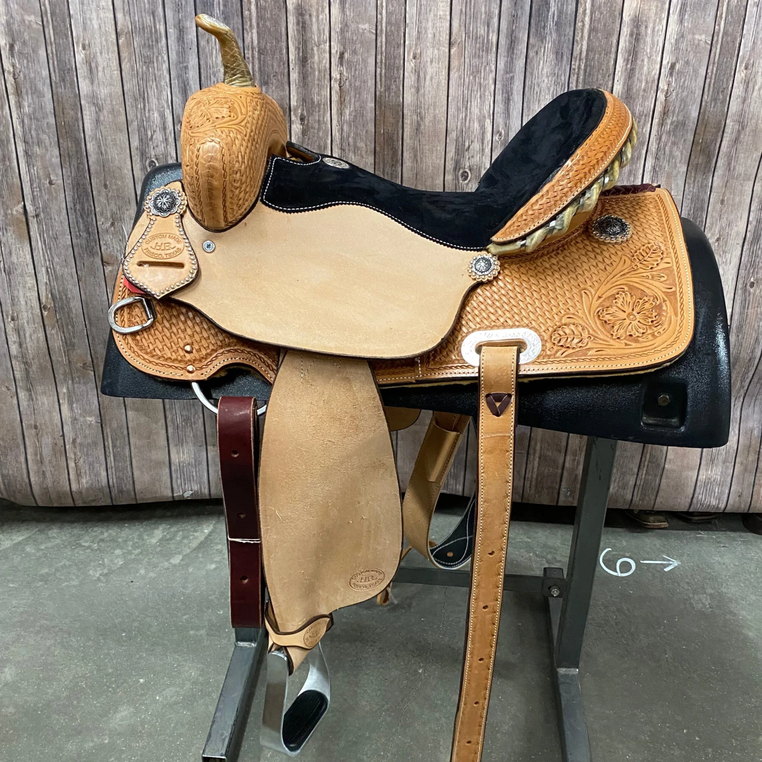 HR Saddlery 16 Inch Barrel Saddle. 1 HR Saddlery 16 Inch Barrel Saddle.