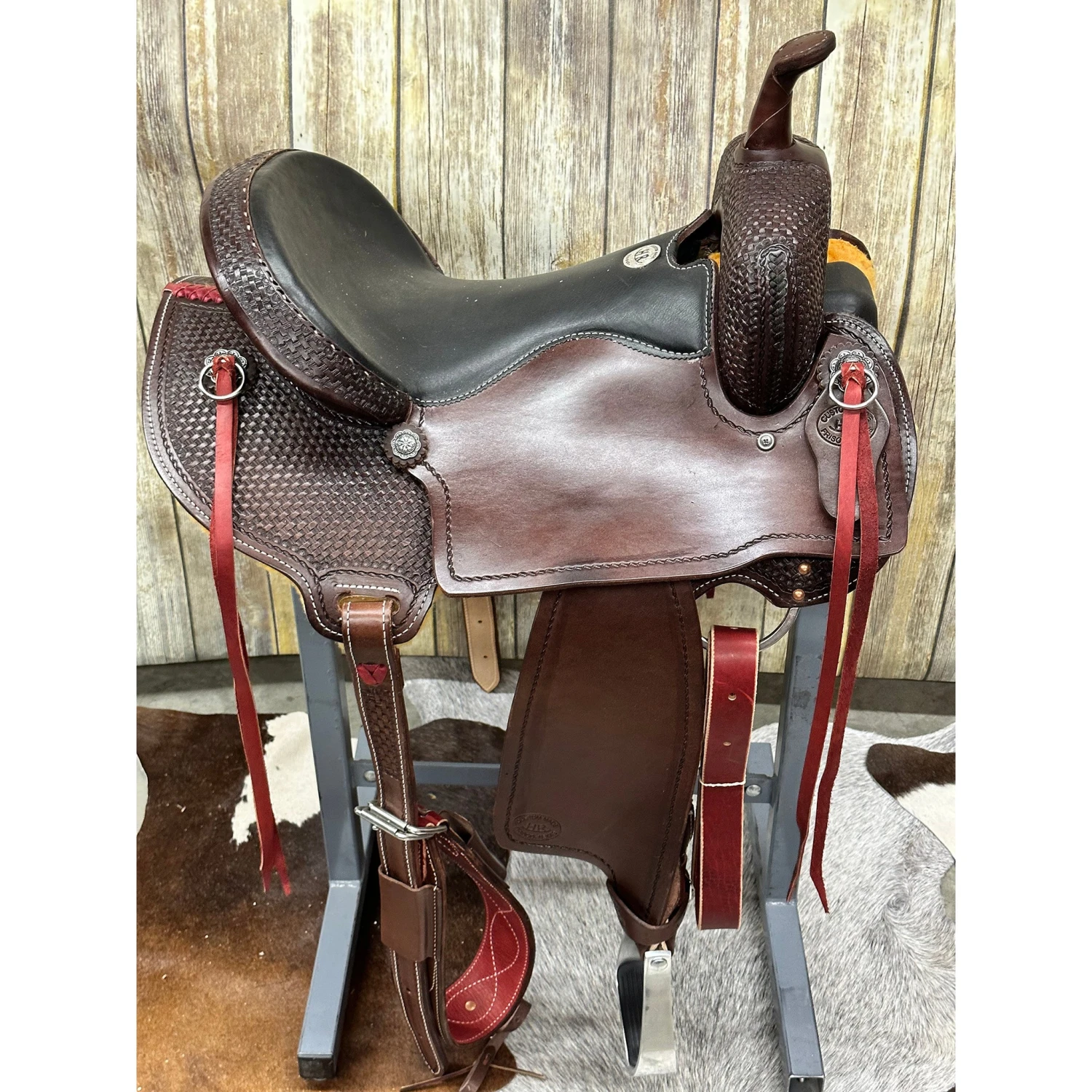 HR Saddlery 16 Inch Chocolate Trail Saddle 2 HR Saddlery 16 Inch Chocolate Trail Saddle - Image 2